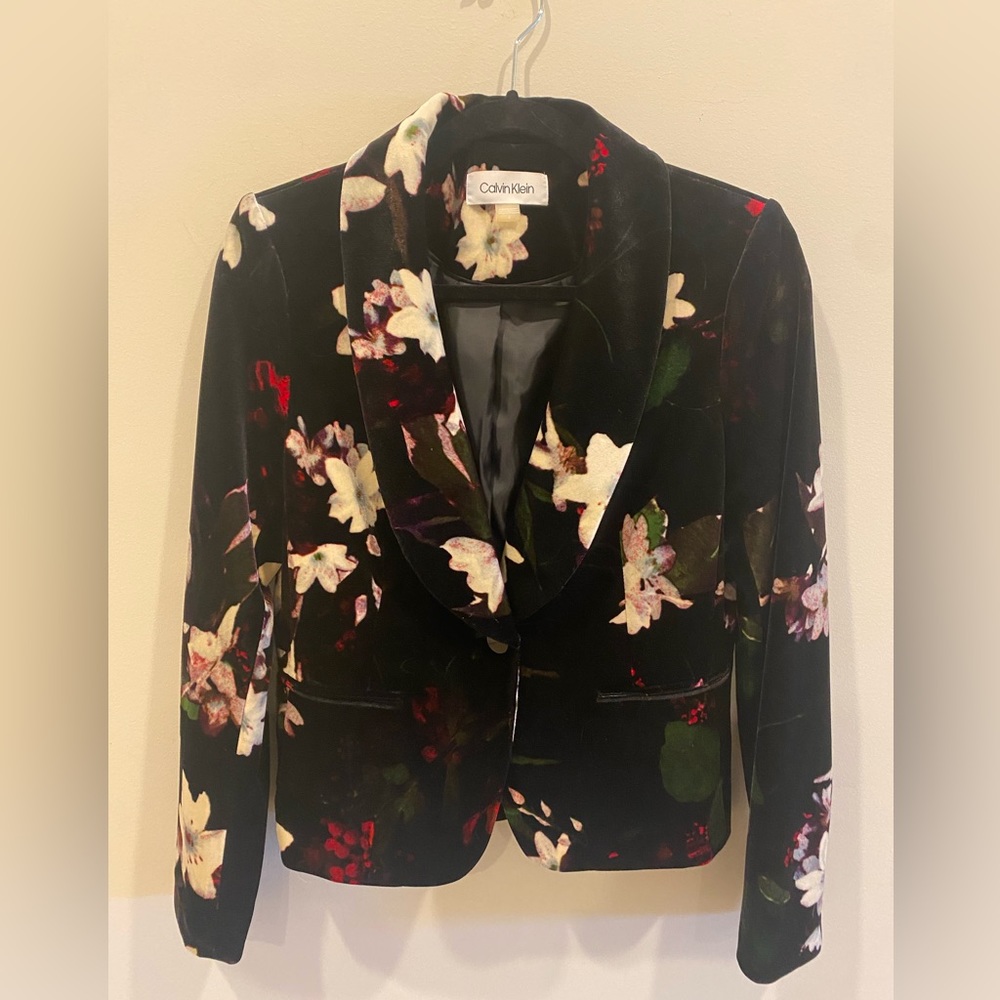 Calvin Klein Vintage Black Velvet Multi-Color Floral Short Jacket Blazer size 4